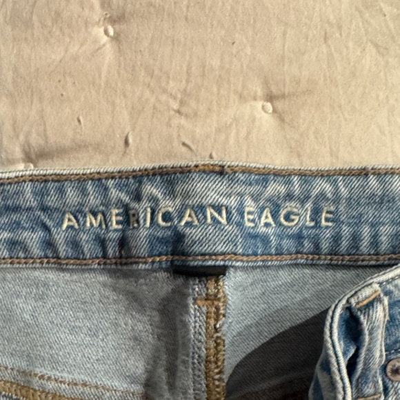 American Eagle Outfitters Light Blue Mom Jeans - Picture 2 of 4